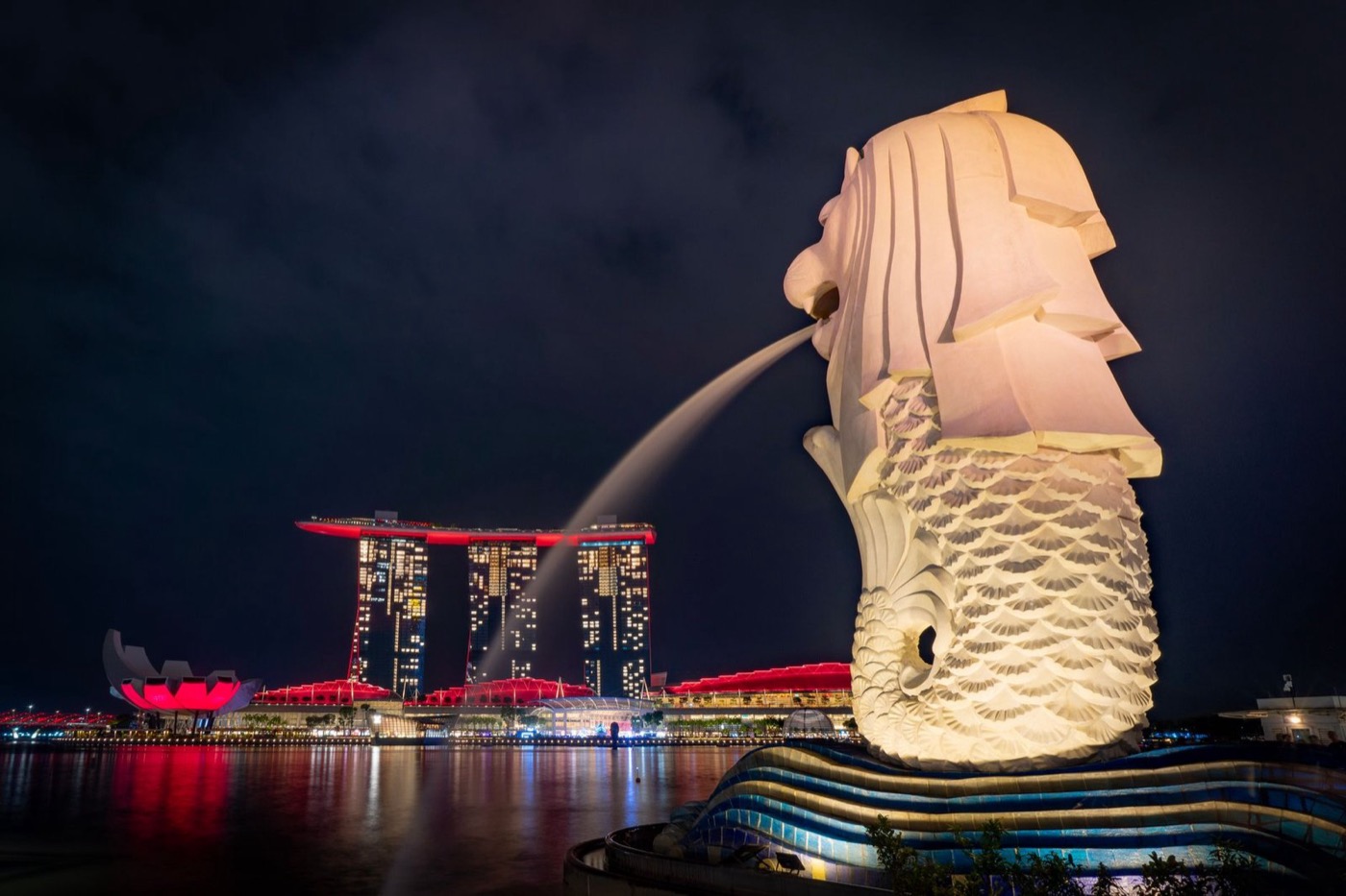 Singapore Merlion at night, used by HalalEats SG